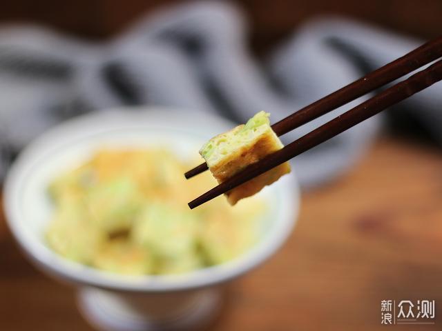 这种饼不用和面，拌一拌煎一下，连吃一周不腻_新浪众测