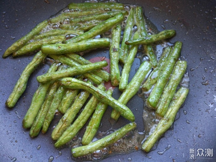 干煸茄子豆角，家常最好吃_新浪众测