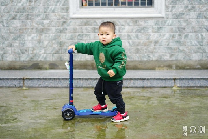 二宝的二周岁礼物-Micro迷嬉滑板车上手体验_新浪众测