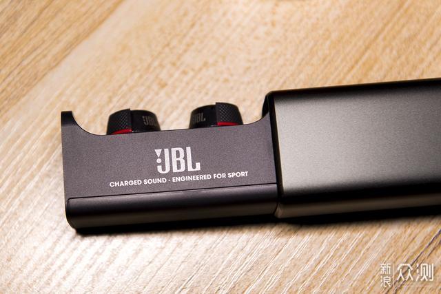 有惊喜也有不足，体验JBL安德玛定制耳机FLASH_新浪众测