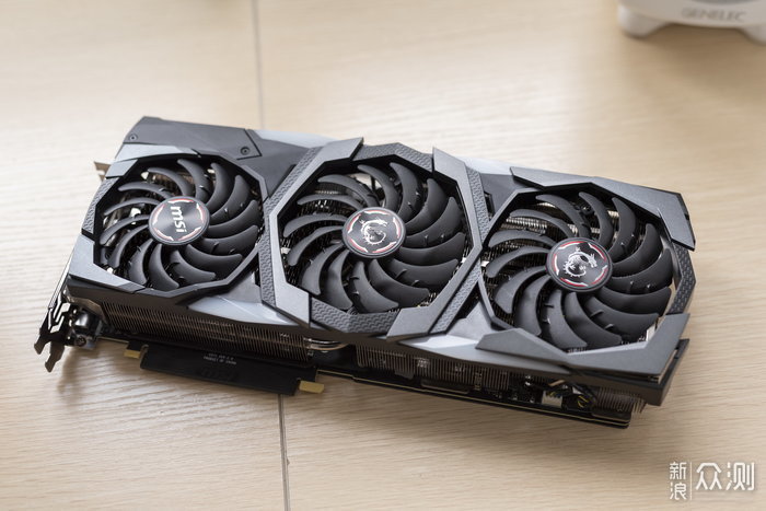 RGB就等于土嗨？i9+RTX2080Ti“超神”主机_新浪众测