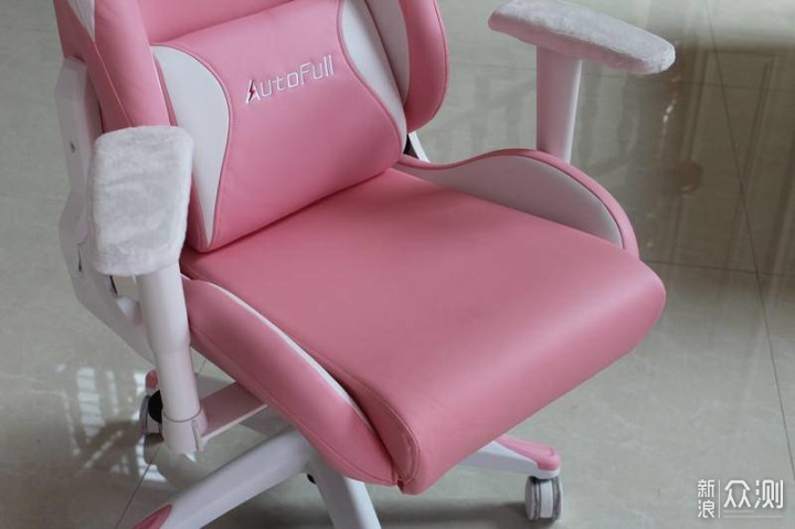 萌化少女心的雪兔电竞椅--颜值在线，坐感舒适_新浪众测