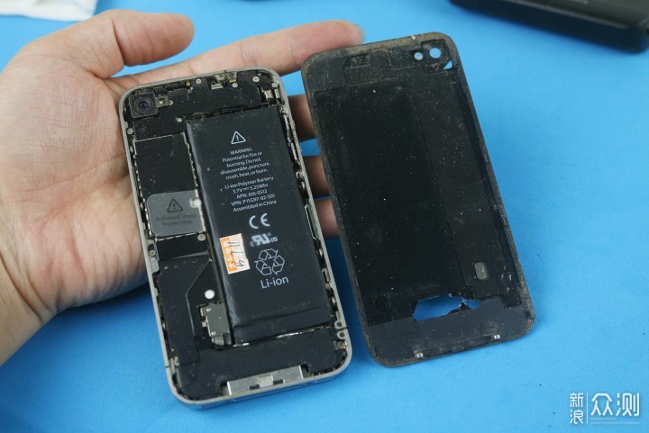 原来手机那么多组件，iphone4拆机分享_新浪众测