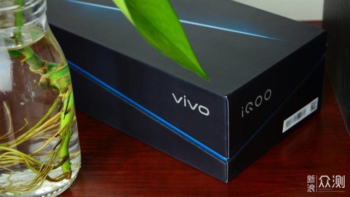 搞错了！vivo iQOO 的真正对手不是小米 9！_新浪众测