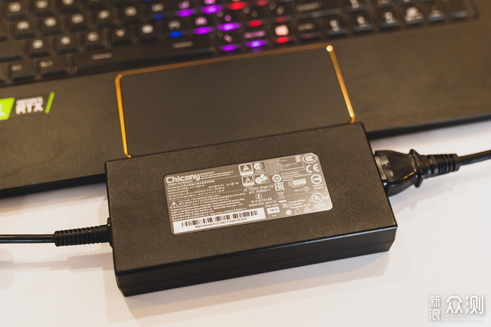 最轻薄的17寸顶级RTX 2080游戏本 MSI绝影GS75_新浪众测