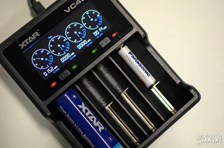 快速充电 显示全面—XTAR VC4S充电器_新浪众测