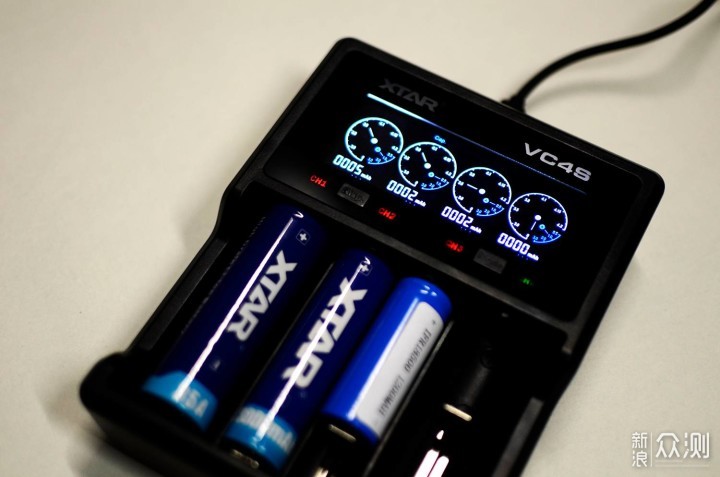 快速充电 显示全面—XTAR VC4S充电器_新浪众测