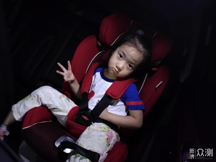 儿童乘车需注意，kiwy儿童安全座椅使用分享_新浪众测