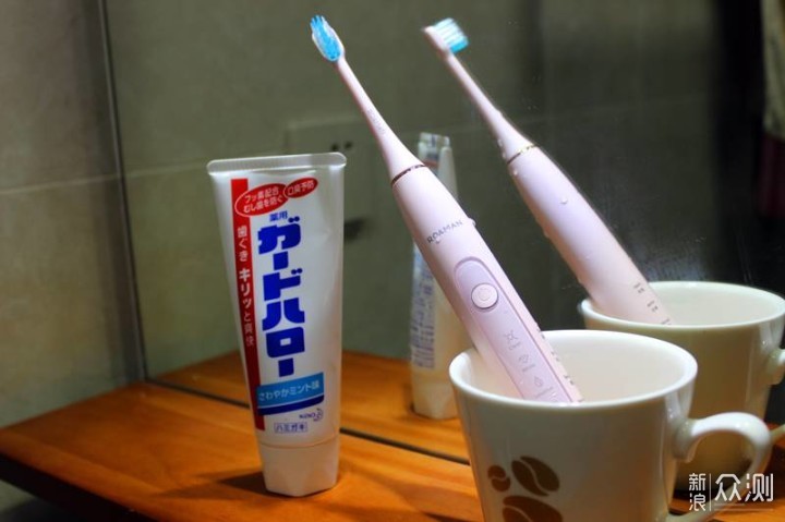 享受刷牙过程 口腔护齿专家：罗曼T10电动牙刷_新浪众测