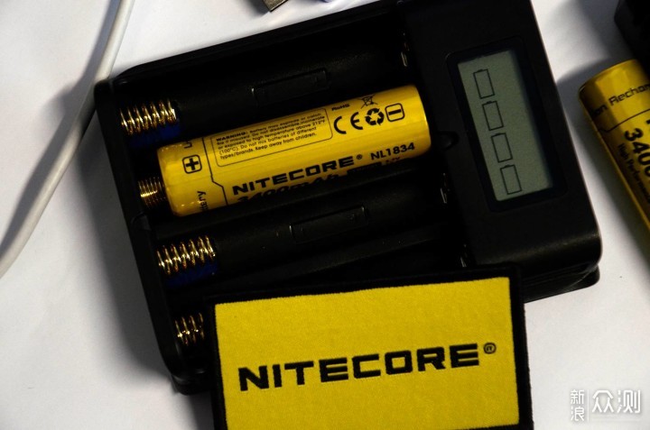 不作小貔貅 充放皆自由——NITECORE F4充电器_新浪众测