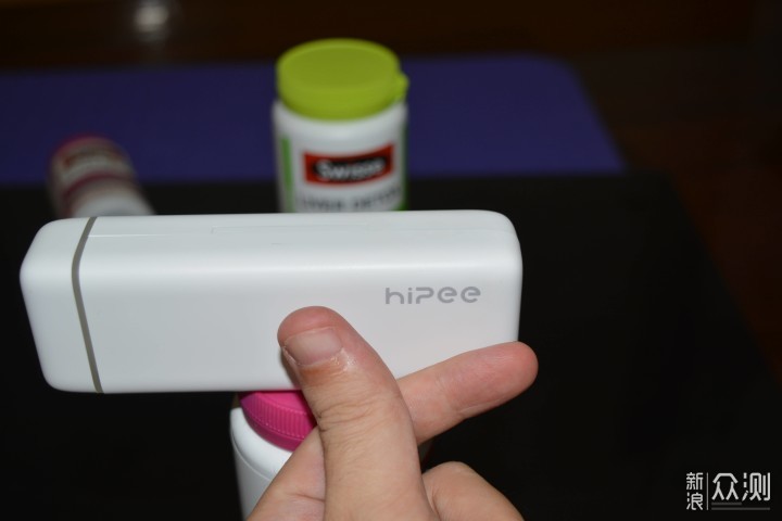 智能提醒，健康随行---HiPee健康药盒测评_新浪众测