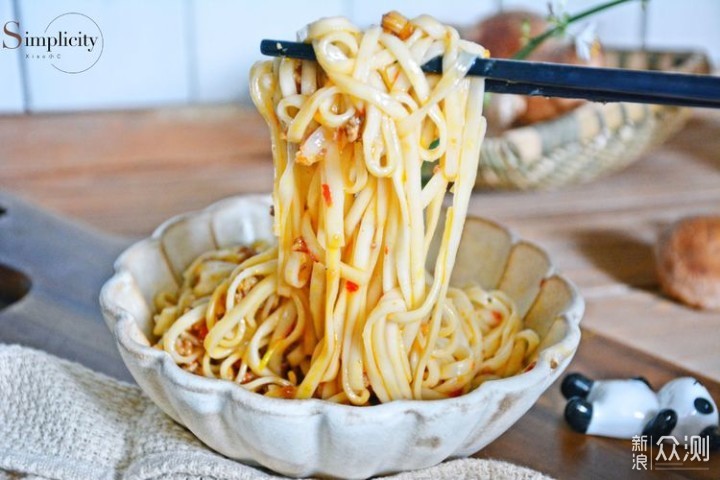 一碗不够的香菇肉酱版面，学会以后早餐就它了_新浪众测