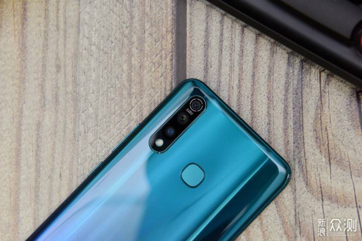 vivo z5x评测，好看又能打_新浪众测