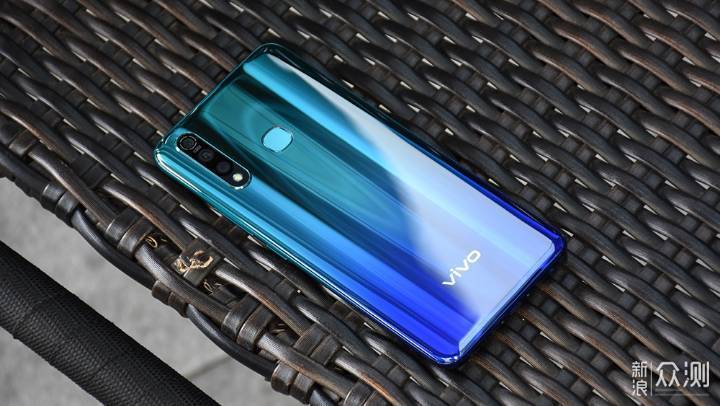 非线上品牌的转型思路：vivo Z5x体验报告_新浪众测