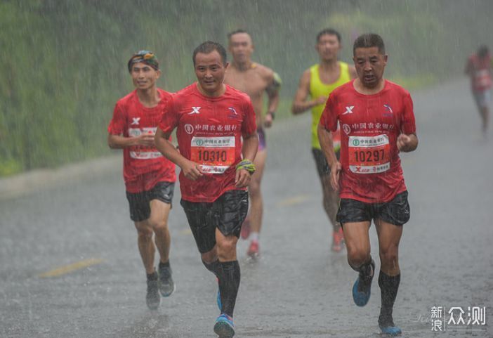 梅雨又双叒叕来了！跑者“防霉”指南请查收~_新浪众测