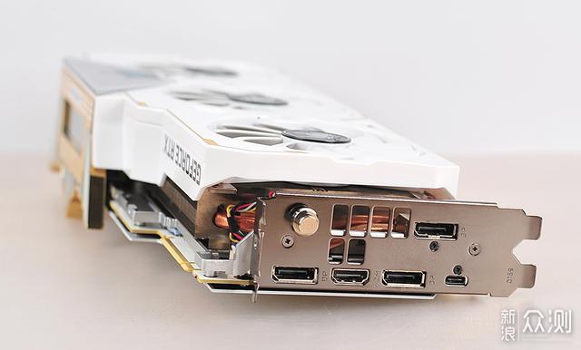 黑白混搭，RTX2080名人堂尝试4K分辨率游戏_新浪众测