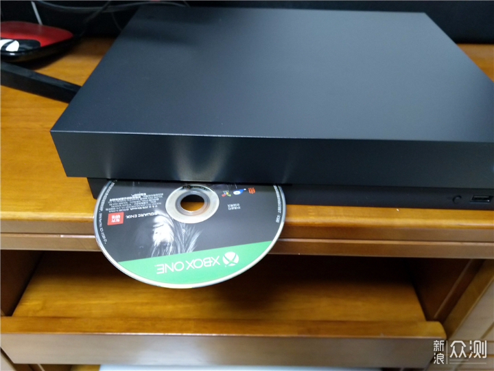 我的第一台 Xbox One X 游戏机，优缺点分享_新浪众测