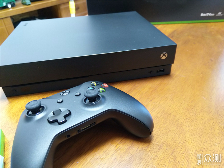 我的第一台 Xbox One X 游戏机，优缺点分享_新浪众测