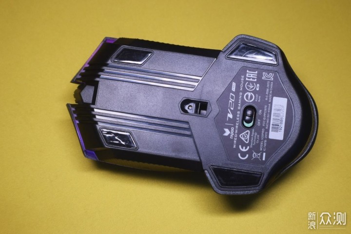 造型奇特、幻彩灯光设计的雷柏V20PRO双模版_新浪众测