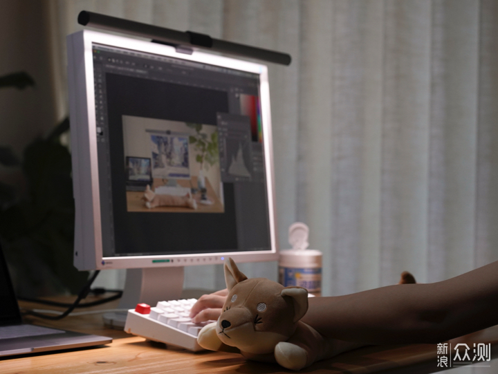 熬夜党福音？明基 ScreenBar Plus 台灯开箱_新浪众测