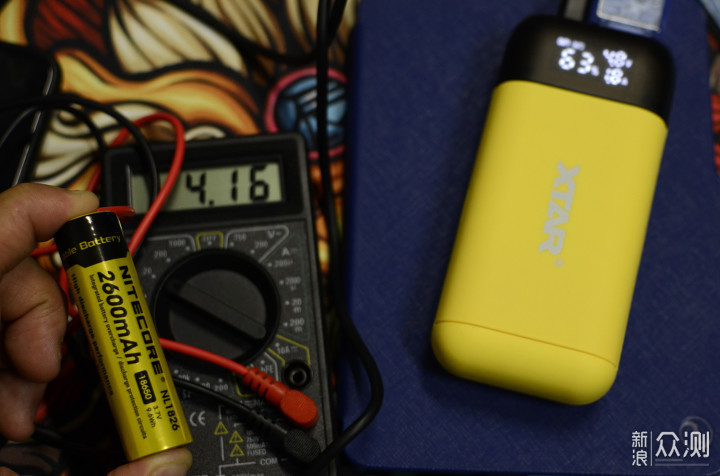 充电宝OUT了，试试这个神器—XTAR PB2S充电器_新浪众测