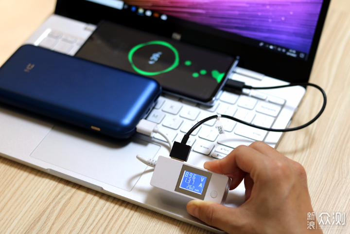 紫米发布10号移动电源Pro，支持多种充电协议_新浪众测