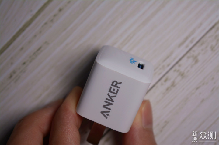 ANKER  Nano 18W充电器真的那么好用吗？_新浪众测