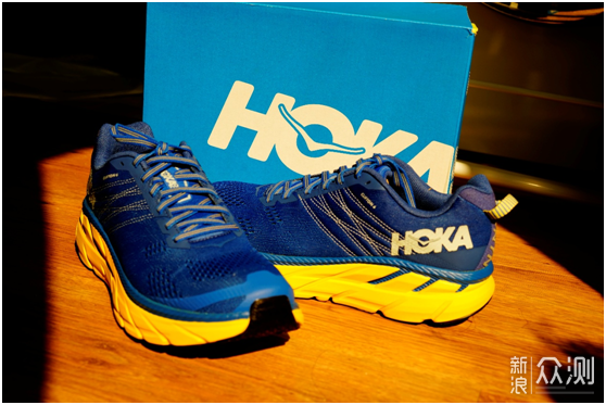 穿上厚底去飞翔—HOKA ONE ONE CLIFTON 6评测_新浪众测