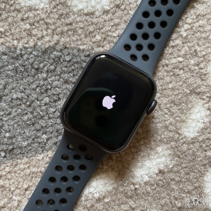 国庆投稿#Apple Watch S5 Nike+ 40mm蜂窝版_原创评测_新浪众测