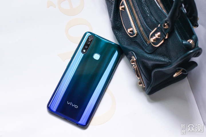 能打能拍最长久的vivo Z5x，找不出弱点的手机_新浪众测