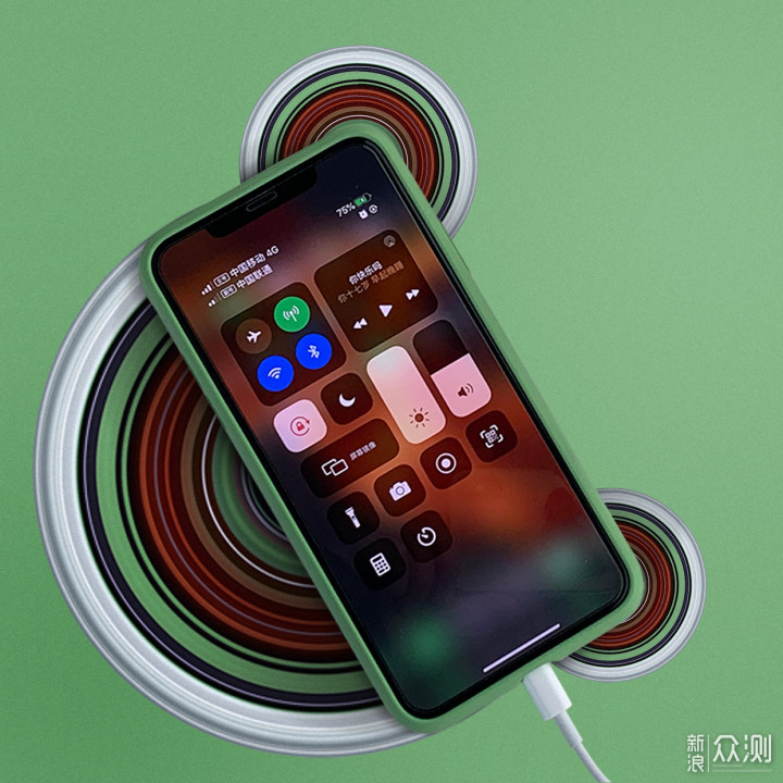 iPhone 11 Pro Max：设计虽中庸，但软硬件强_新浪众测