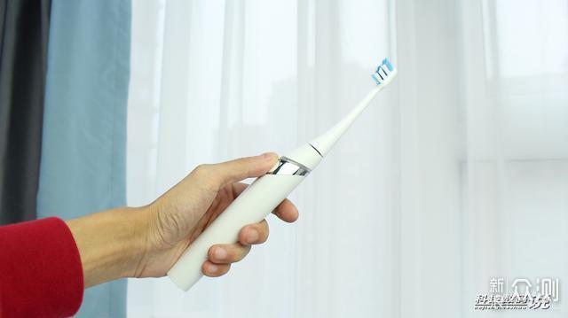 这款电动牙刷专为外出准备，携带方便_新浪众测