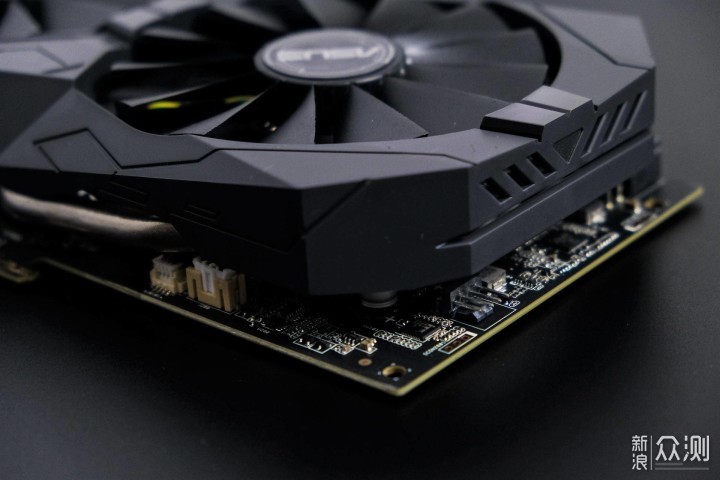 姗姗来迟的贵族：华硕 ROG猛禽RX580 2048SP_新浪众测