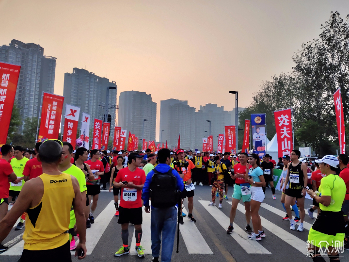 #国庆投稿#马拉松不再神秘，多图带你认识郑马_新浪众测