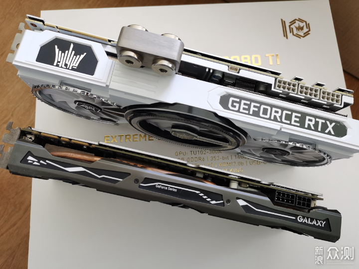 全球独一份！影驰GTX580 名人堂显卡相框_新浪众测