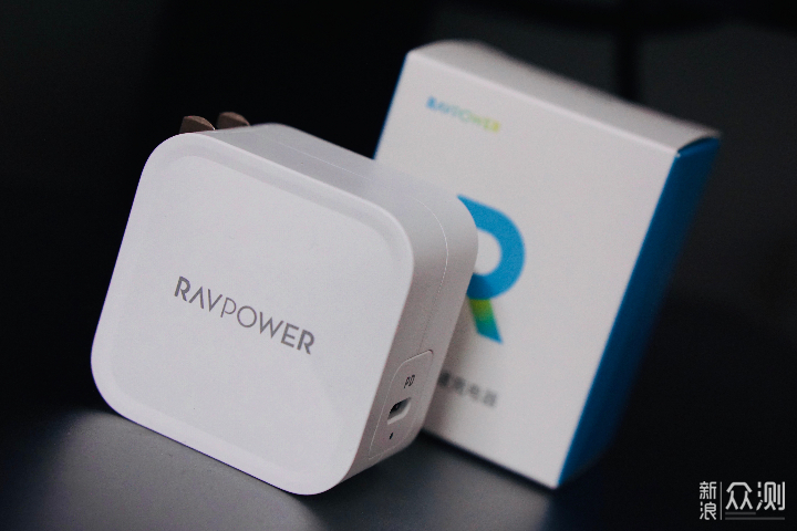 轻便小巧的「黑科技」，RAVPower 61W 充电器 _新浪众测