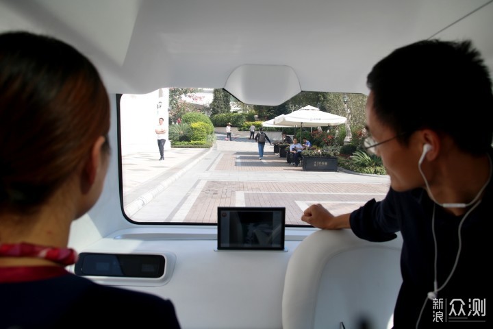 体验了即将穿梭在各大小区内的无人驾驶通勤车_新浪众测