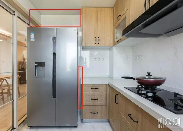 除了颜色空间的差异,普通冰箱的散热方式也和嵌入式不同.