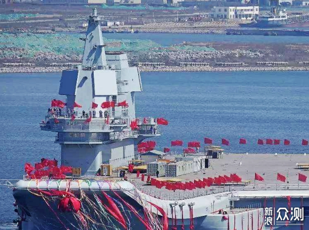 这里是中国海军山东舰:陪娃组建3010块积木