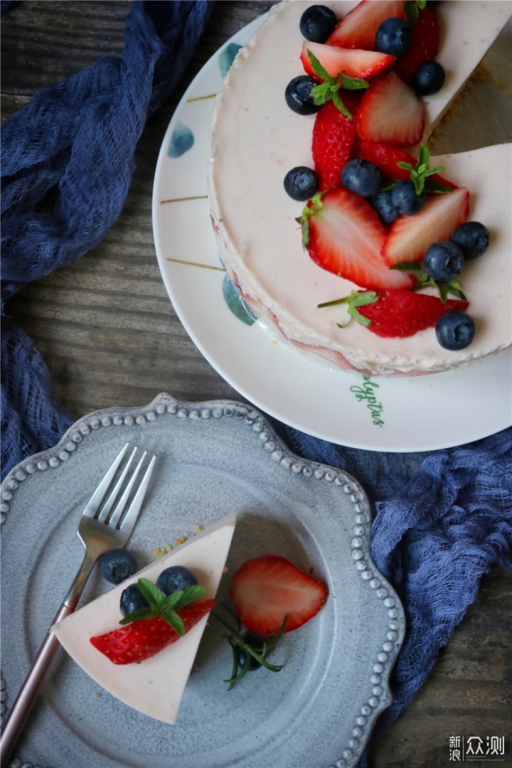 草莓慕斯蛋糕,清爽细腻,不用烤箱,零失败