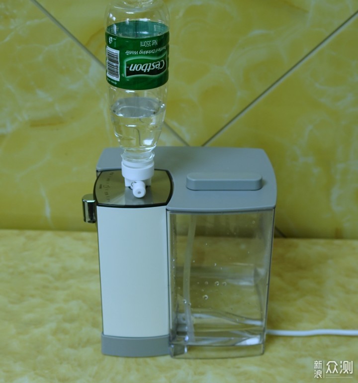 矿泉水瓶安装就更简单了,如果出门在外,只需带好本体和转接头就够了