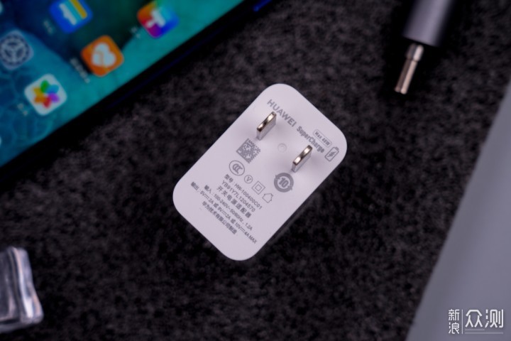 荣耀play4pro评测有一些执拗的中端水桶机