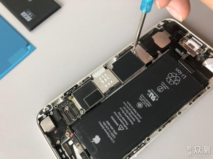 iPhone se2电池,iphone13mini电池 苹果se2配置与8神相似,立换6s电池再战三年!