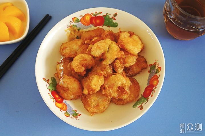 【软炸虾仁】所需食材:虾仁200g;鸡蛋1个;油适量;盐少许;料酒适量
