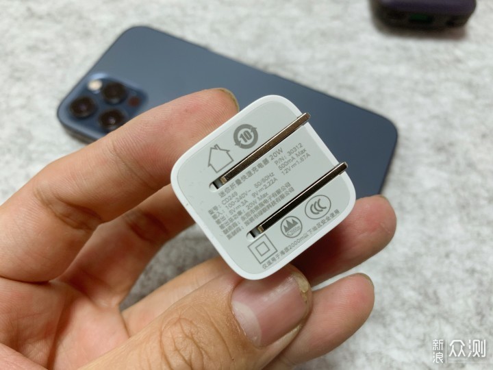 iphone绿联充电套装迷你小金刚充电头 充电宝