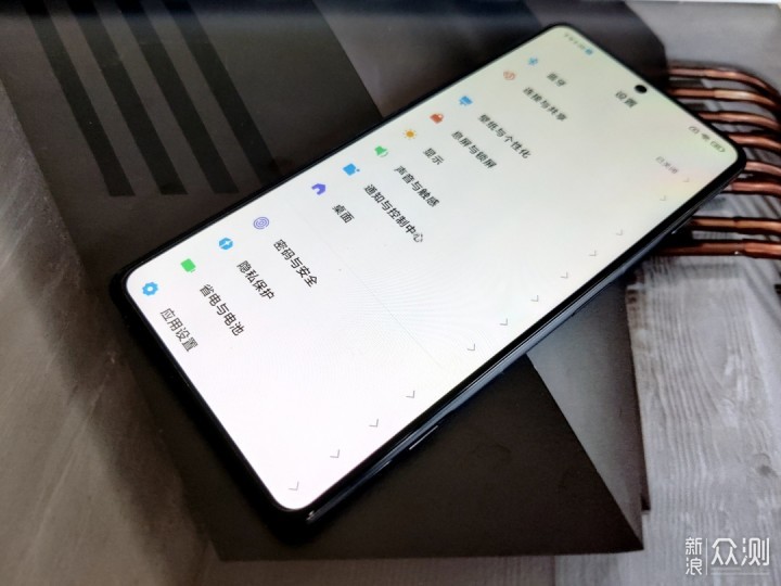上手redmik40游戏版可能不像游戏手机