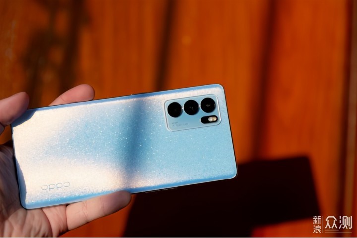 6月5日oppo reno6系列正式发售,开卖 1 小时即荣获全网全价位段手机