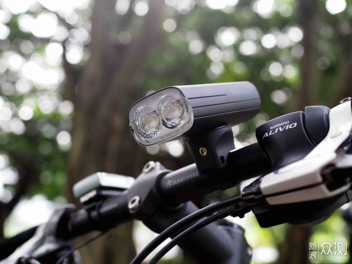 迈极炫rn3000专业级自行车灯还能当充电宝