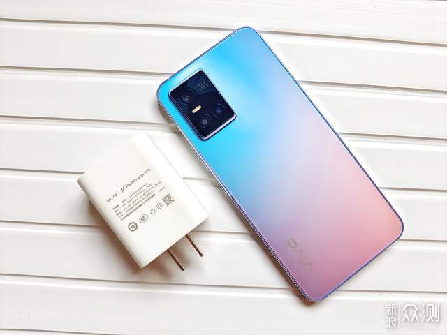 在充电方面,vivo s10 pro相比上代的s9有了一个显著的提升,那就是将