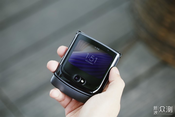 我很个性吗摩托罗拉razr5g折叠屏体验报告